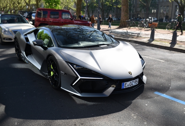 Lamborghini Revuelto