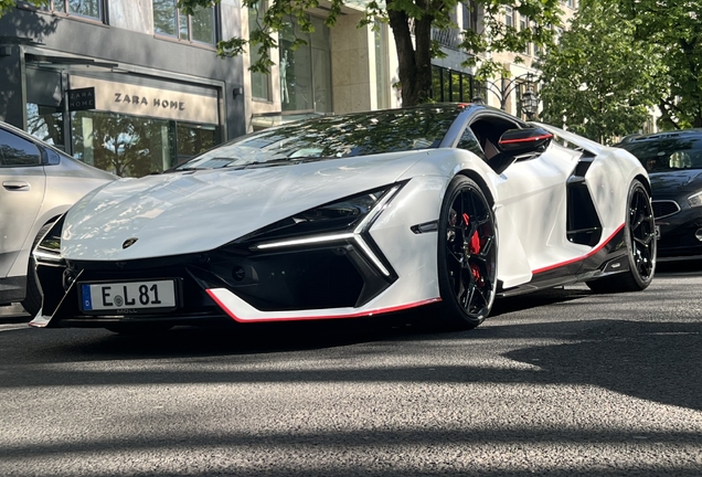 Lamborghini Revuelto