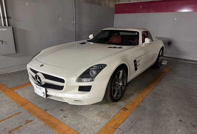 Mercedes-Benz SLS AMG