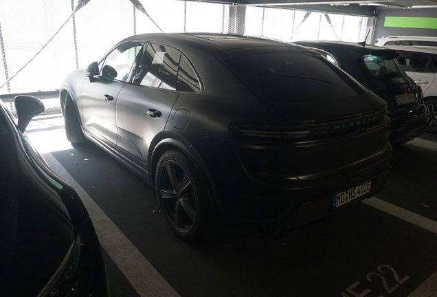 Porsche Macan EV Turbo