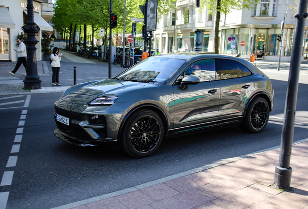 Porsche Macan EV Turbo