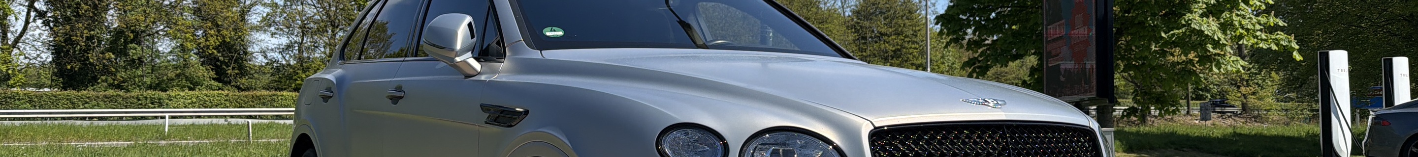 Bentley Bentayga Hybrid Azure