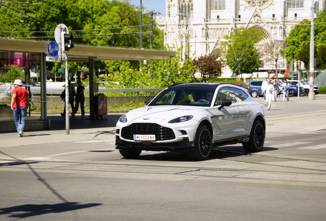 Aston Martin DBX707