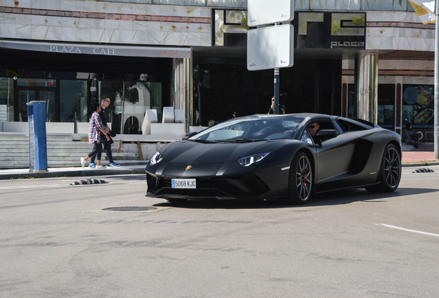 Lamborghini Aventador S LP740-4 Roadster