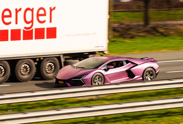 Lamborghini Revuelto