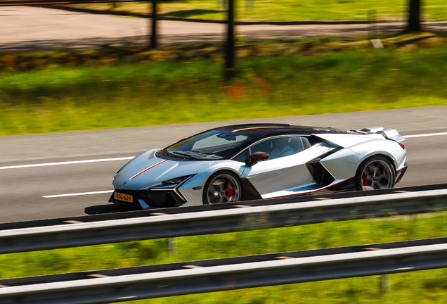 Lamborghini Revuelto