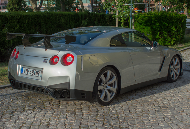 Nissan GT-R