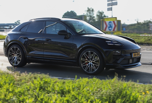 Porsche Macan EV Turbo