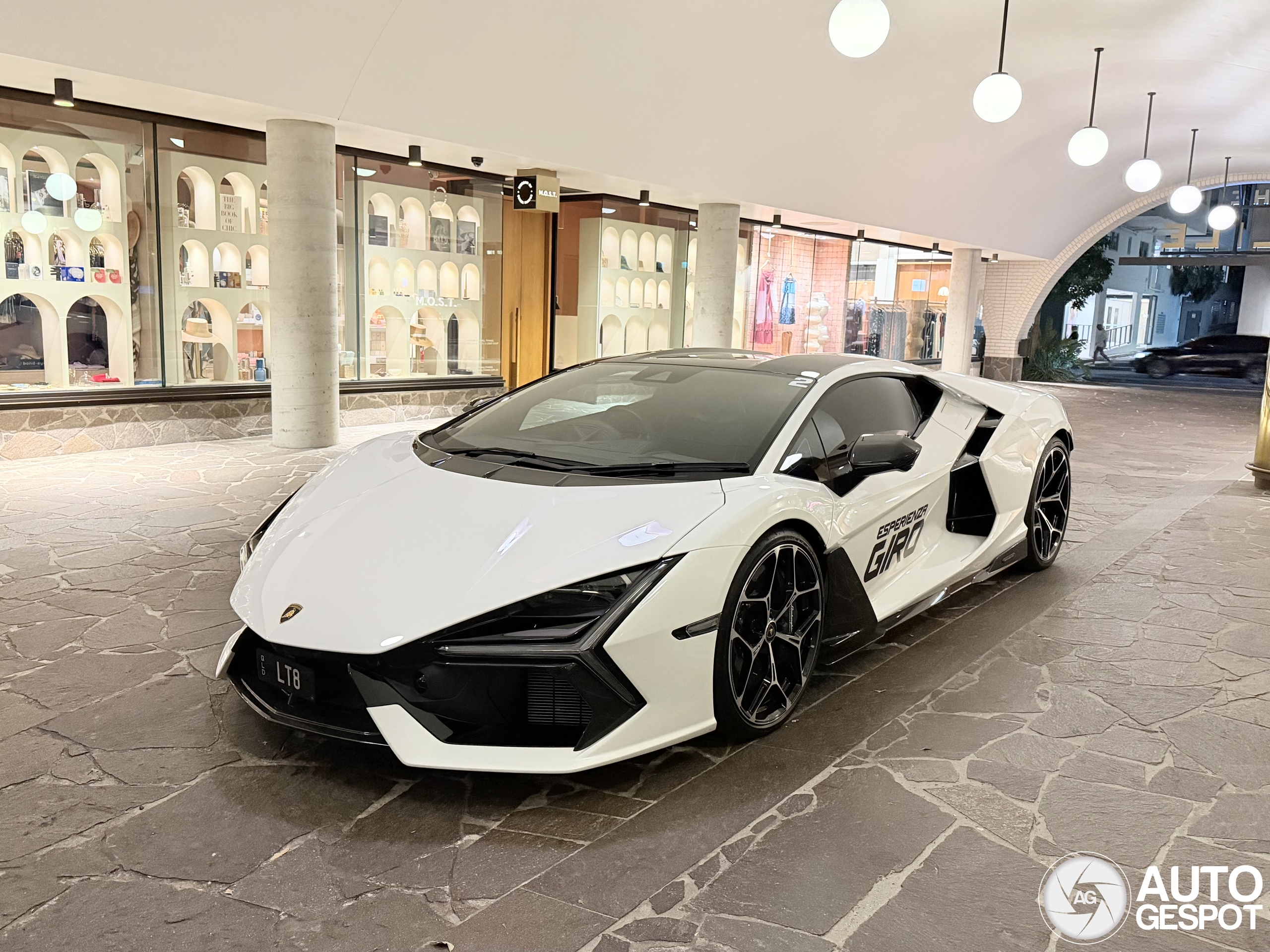 Lamborghini Revuelto