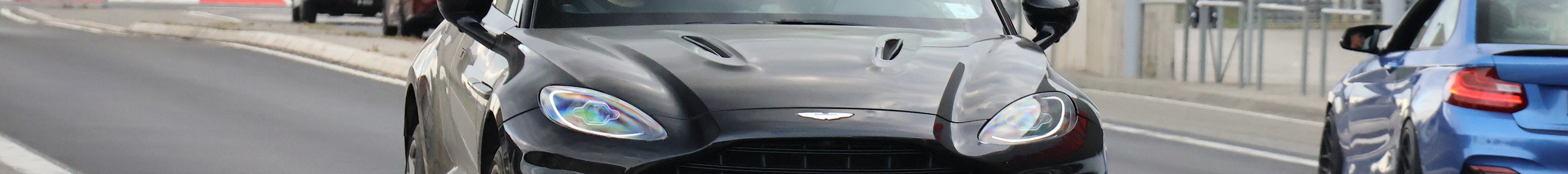 Aston Martin DBX707