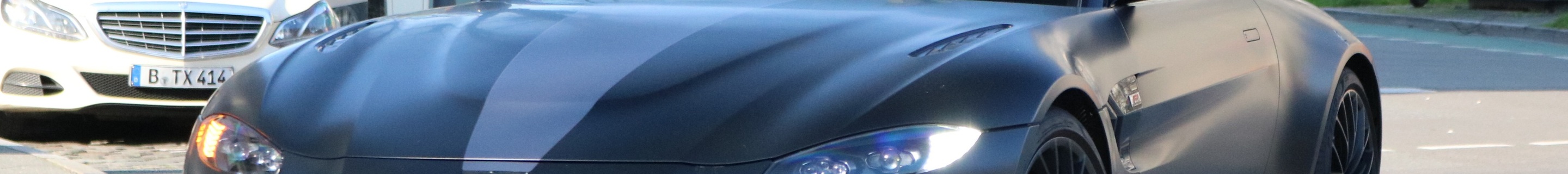 Aston Martin V8 Vantage Formula 1 Edition Roadster