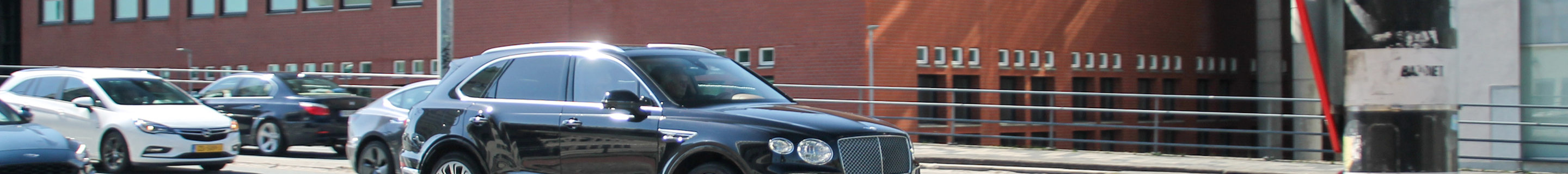 Bentley Bentayga Hybrid 2021