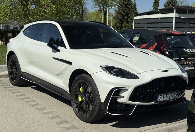 Aston Martin DBX S