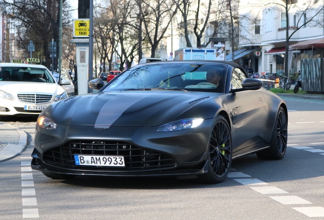 Aston Martin V8 Vantage Formula 1 Edition Roadster