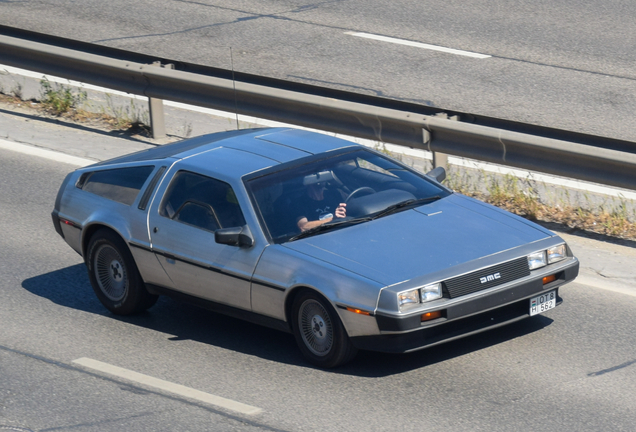 DeLorean DMC-12