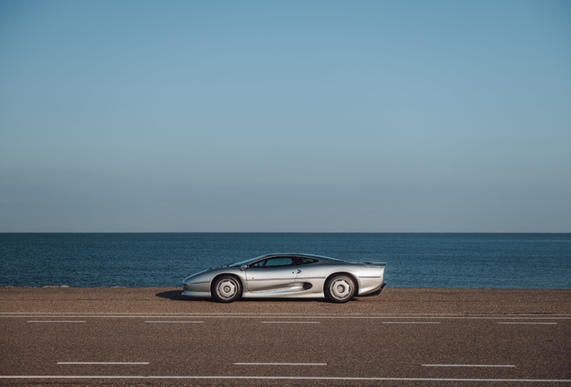 Jaguar XJ220