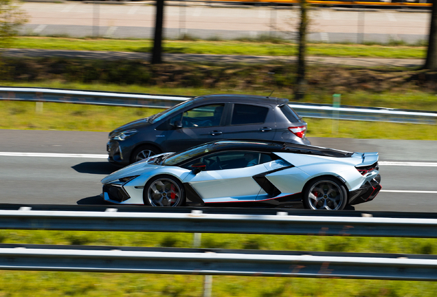 Lamborghini Revuelto