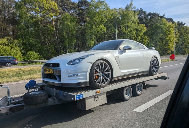 Nissan GT-R 2012
