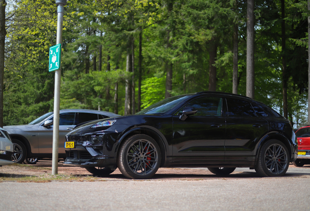 Porsche Macan EV Turbo