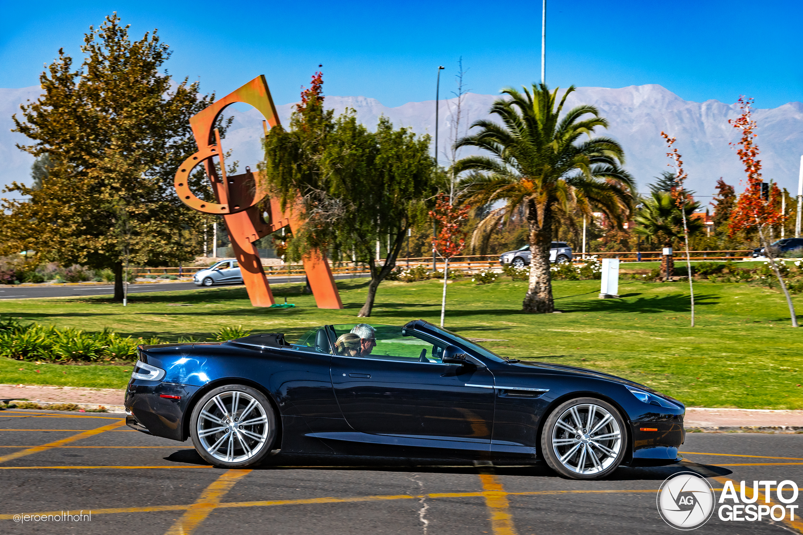 Aston Martin Virage Volante 2011