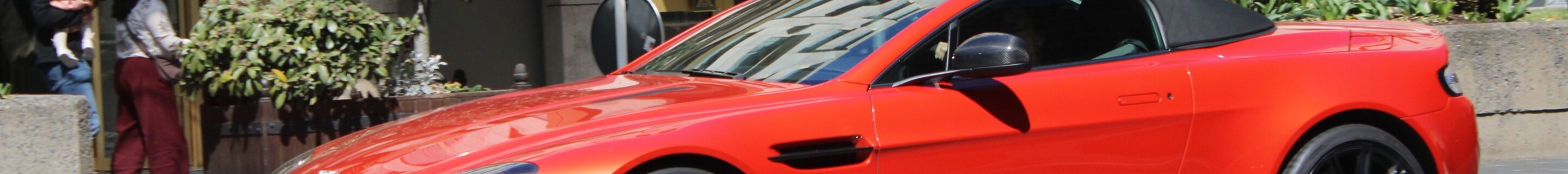 Aston Martin V8 Vantage Roadster 2012