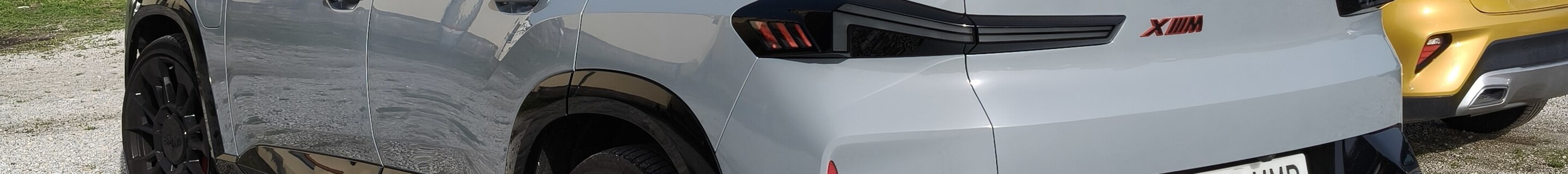 BMW XM G09 Label Red