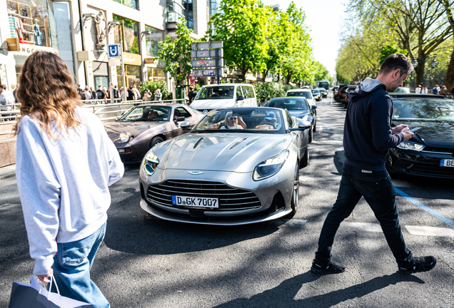 Aston Martin DB12 Volante