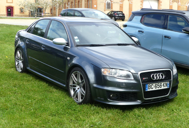 Audi RS4 Sedan