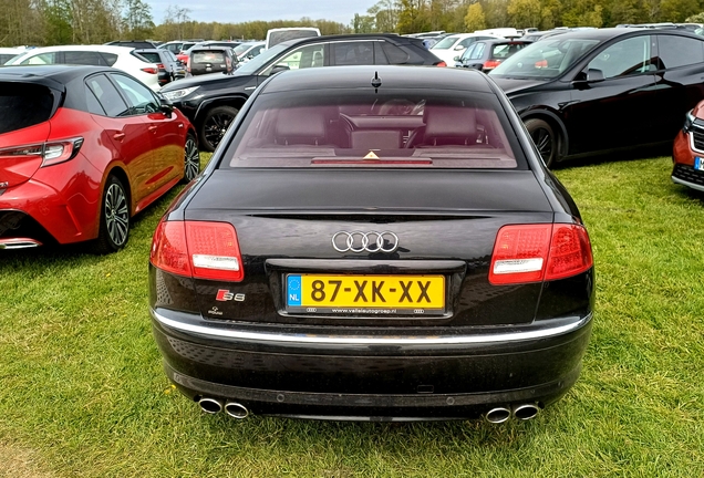 Audi S8 D3