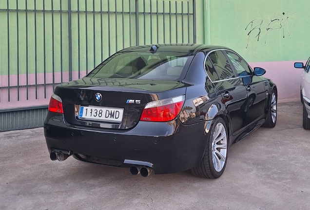 BMW M5 E60 2005