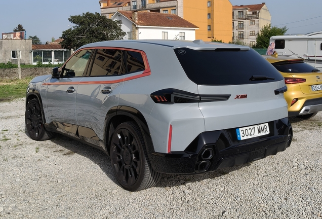 BMW XM G09 Label Red