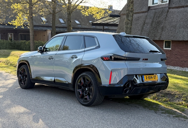 BMW XM G09 Label Red