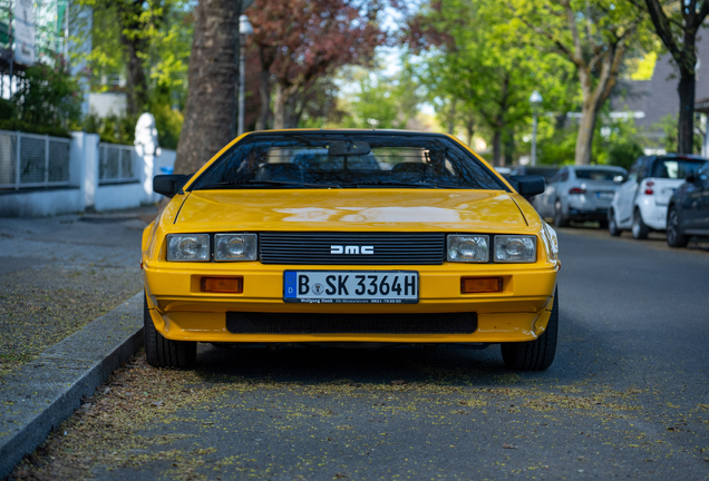 DeLorean DMC-12
