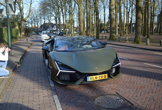 Lamborghini Revuelto