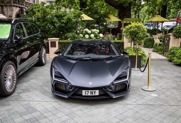 Lamborghini Revuelto