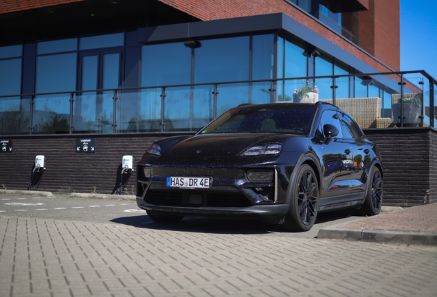 Porsche Macan EV Turbo