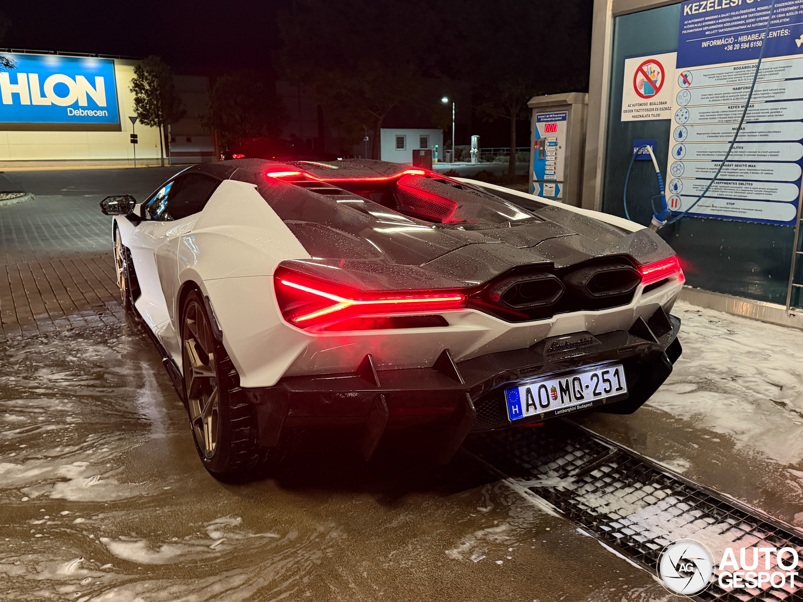 Lamborghini Revuelto