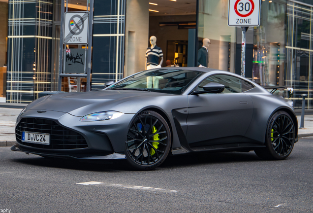 Aston Martin V12 Vantage 2023