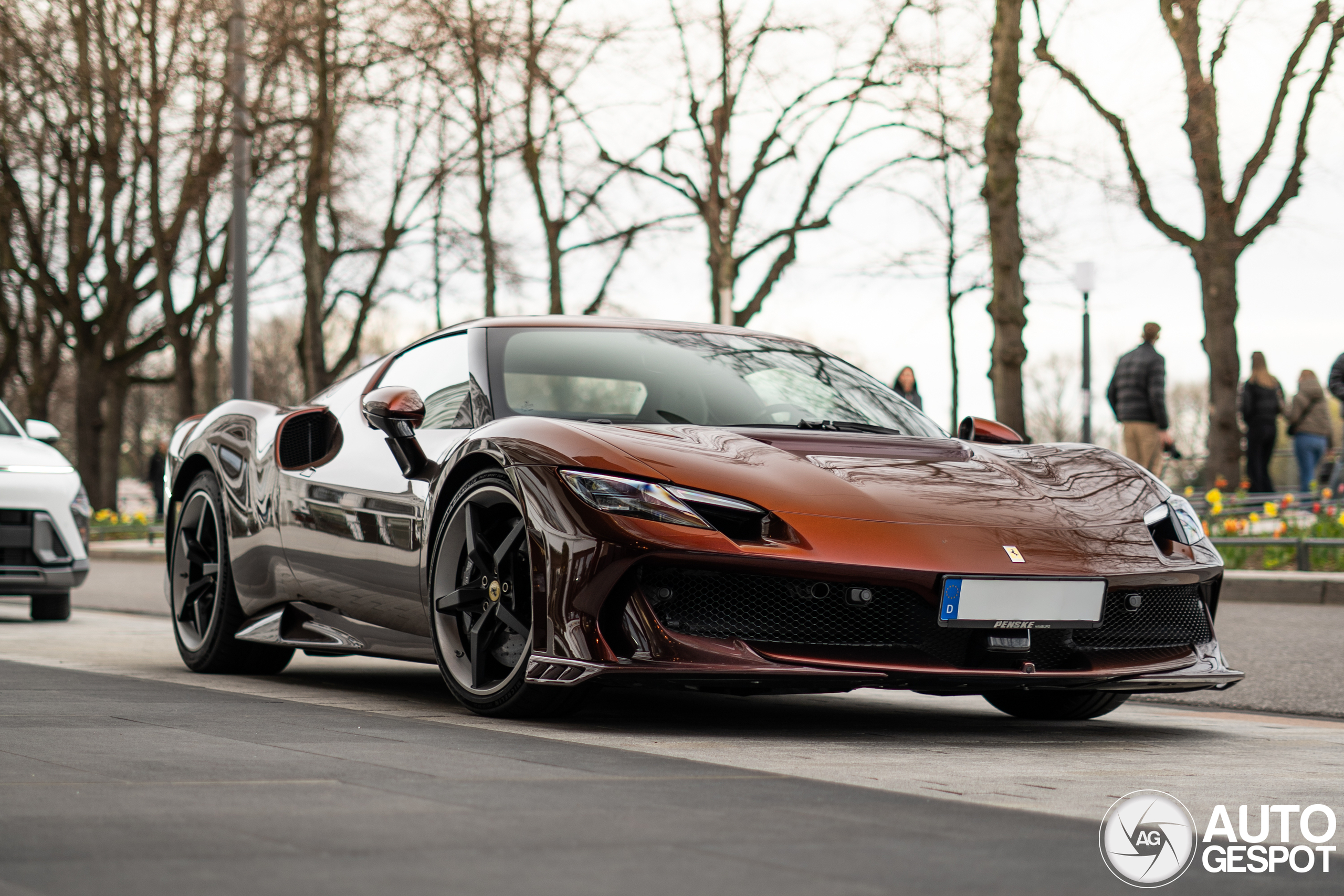 Bruine Ferrari 296 Speciale gespot in Hamburg