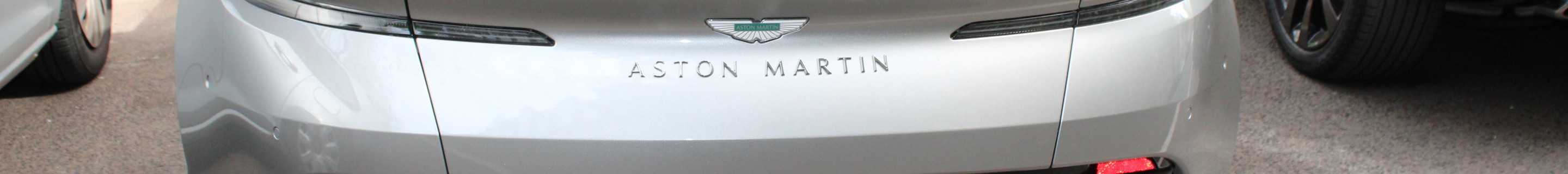 Aston Martin DB12 Volante