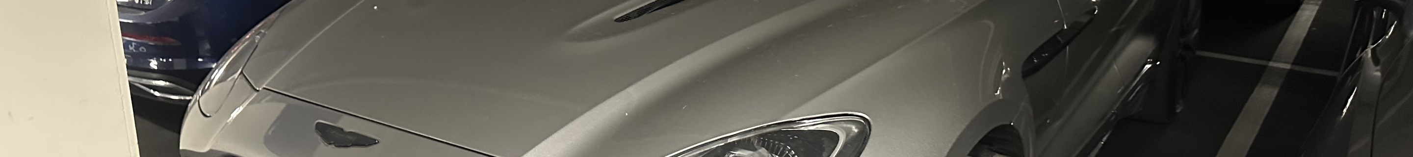 Aston Martin DBX707