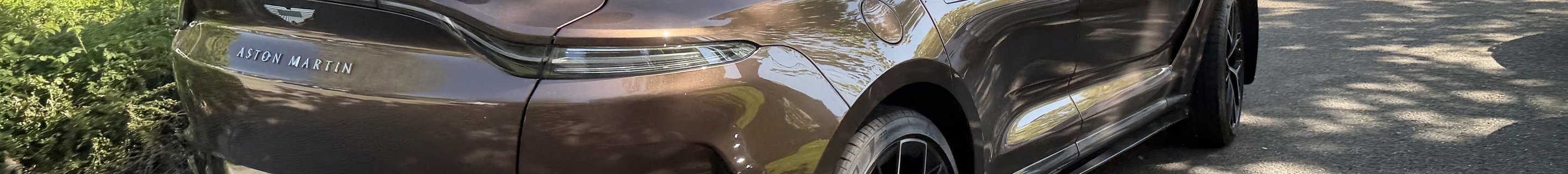 Aston Martin DBX707
