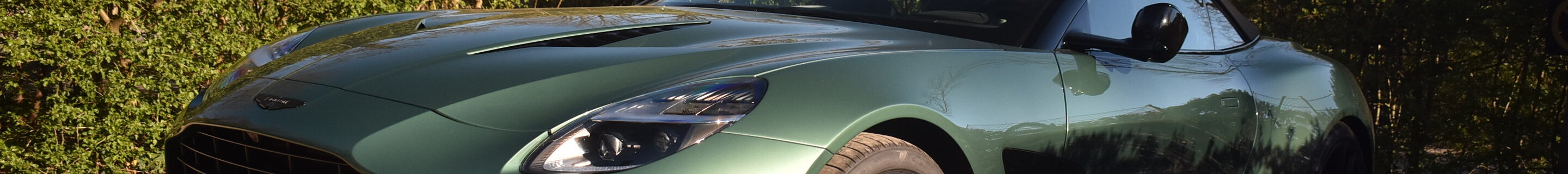 Aston Martin Vanquish Volante 2025