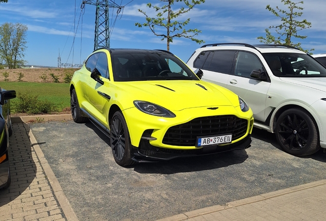 Aston Martin DBX707