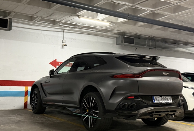 Aston Martin DBX707