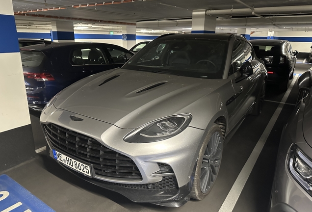 Aston Martin DBX707