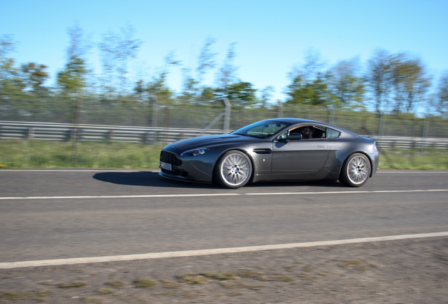 Aston Martin V12 Vantage