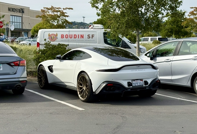 Aston Martin V8 Vantage 2018