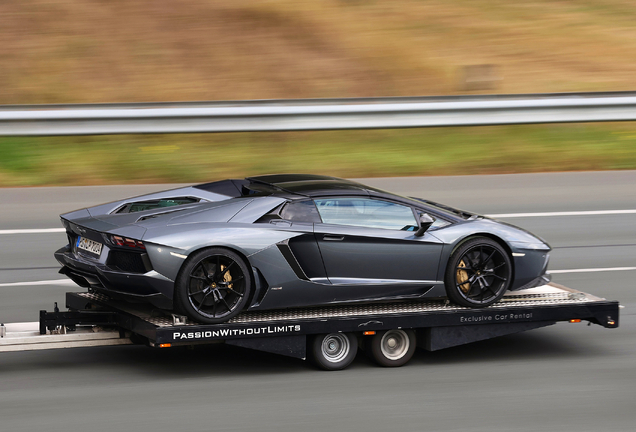 Lamborghini Aventador LP700-4 Roadster