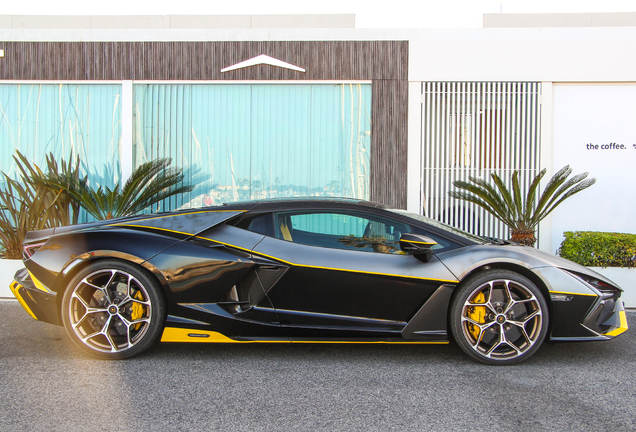 Lamborghini Revuelto